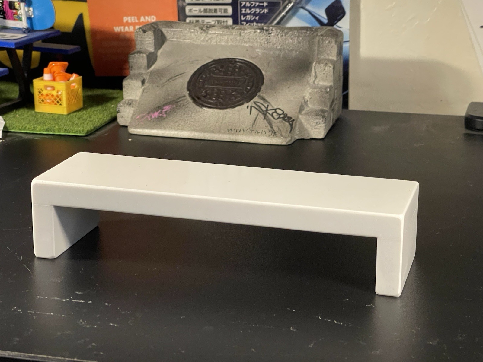 White Marble Professional Fingerboard Flat Bench 8&Prime;