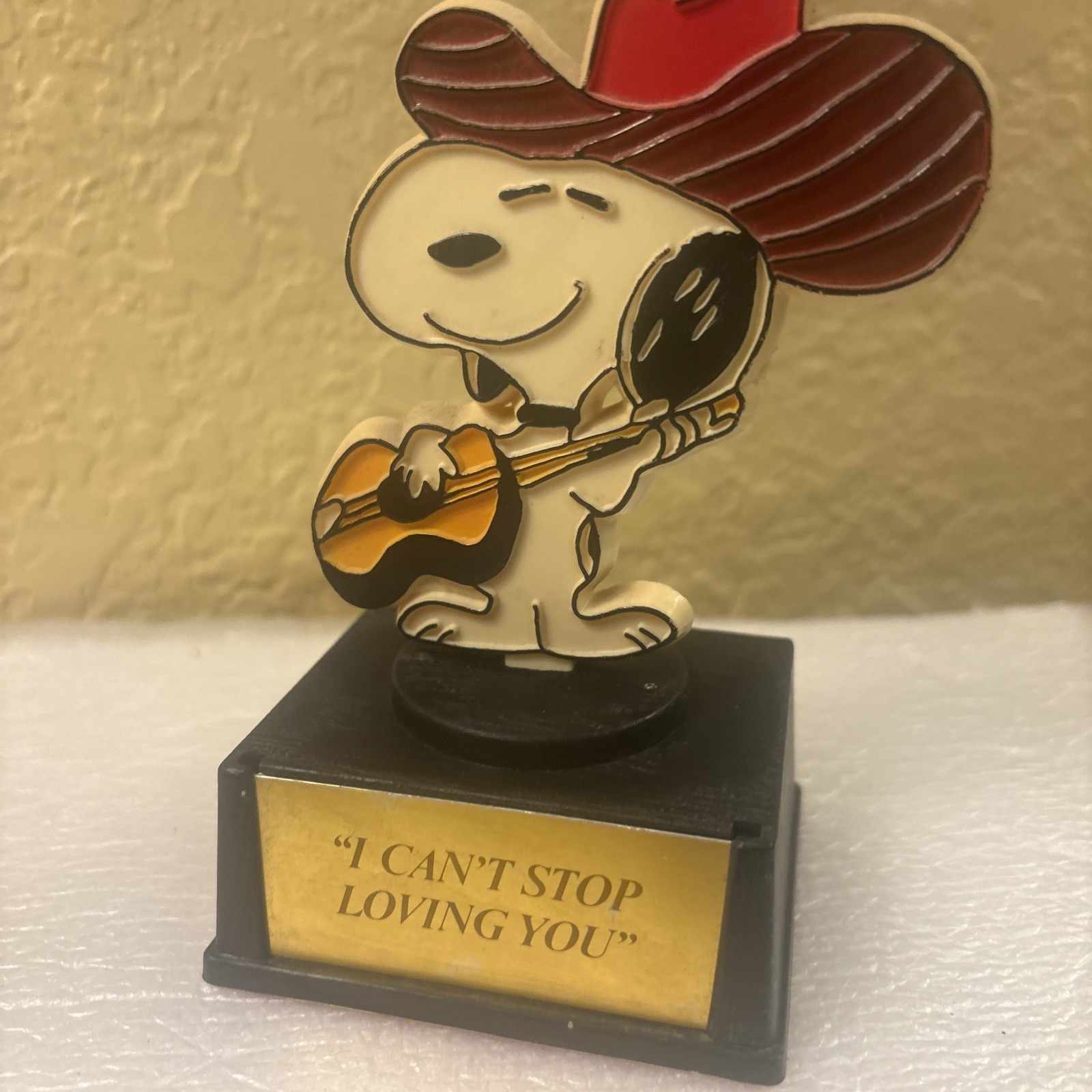 Vtg 5” PEANUTS SNOOPY AVIVA I CAN&rsquo;T STOP LOVING You Trophy Plastic 1980&rsquo;S (A50