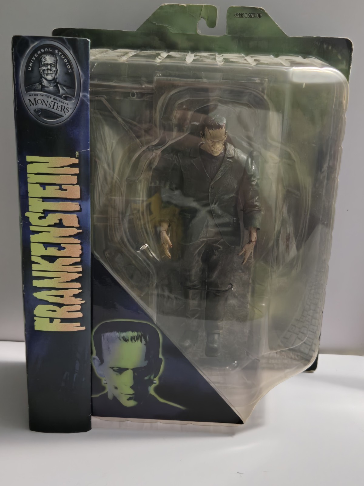 Universal Monsters Frankenstein W/ Operating Table Diamond Select Action Figure