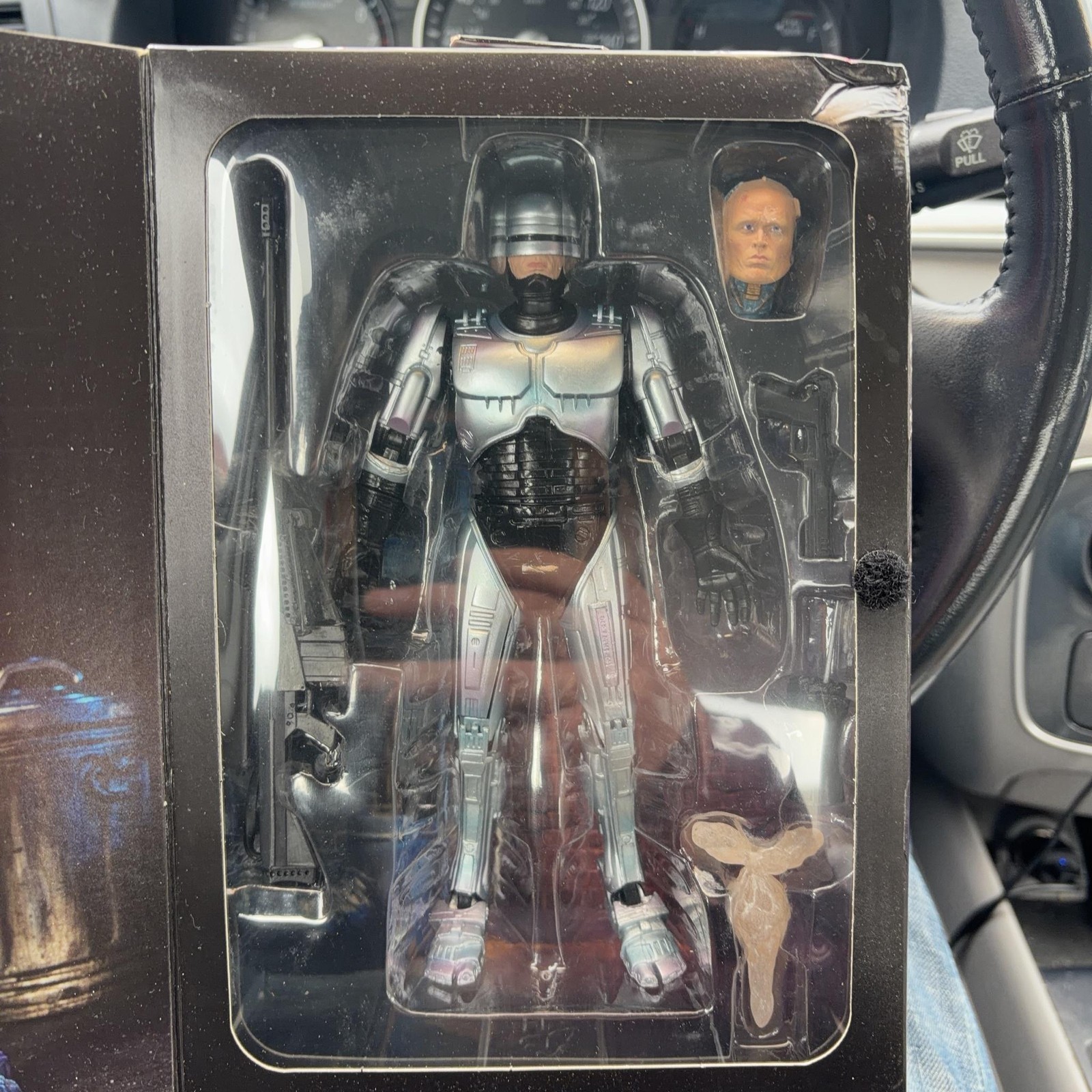 NECA Ultimate RoboCop 7in Silver Action Figure 1:10 Scale Boxed Accessories