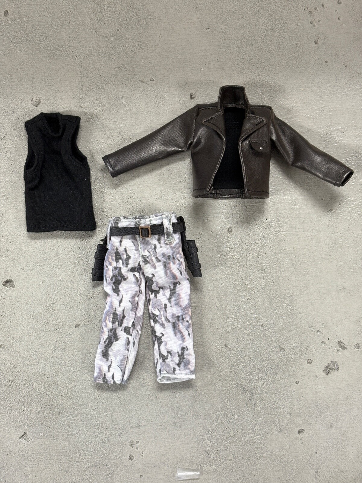 PB-SNK-SET: 1/12 Leather Jacket, Black Shirt, Camo pants (Snake Plissken) outfit