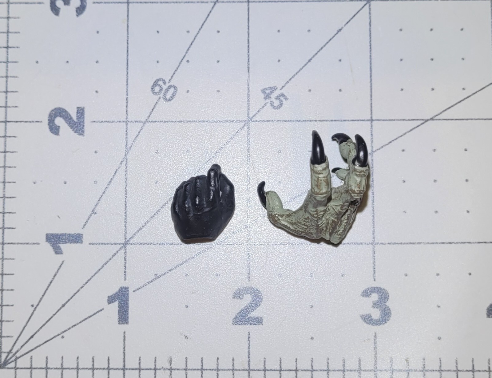 McFarlane DC Claw Holding Trigger Hands Animal Man 7&Prime; Scale Custom Fodder Parts