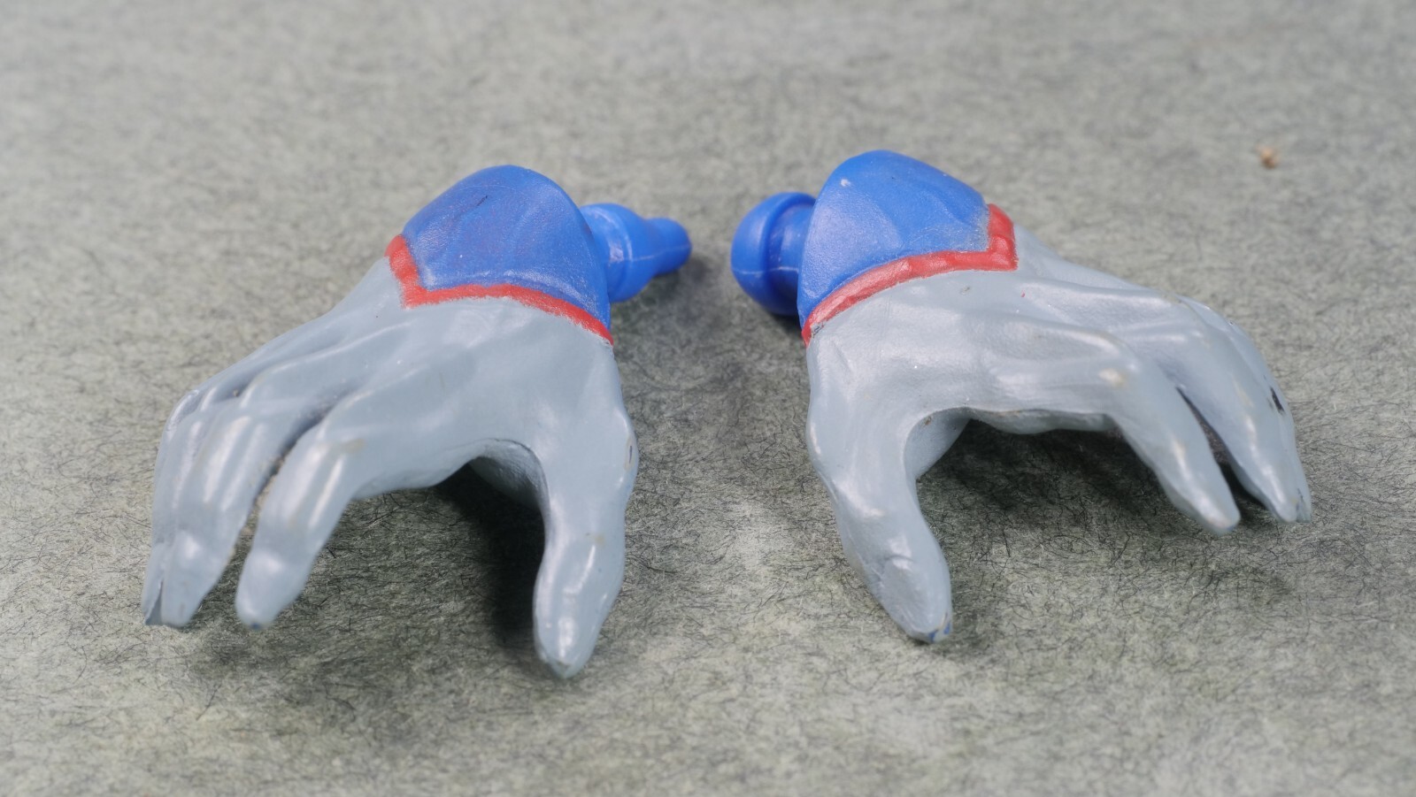 Unknown Fodder Pair Of Open Hands 6&Prime; Scale Custom Fodder