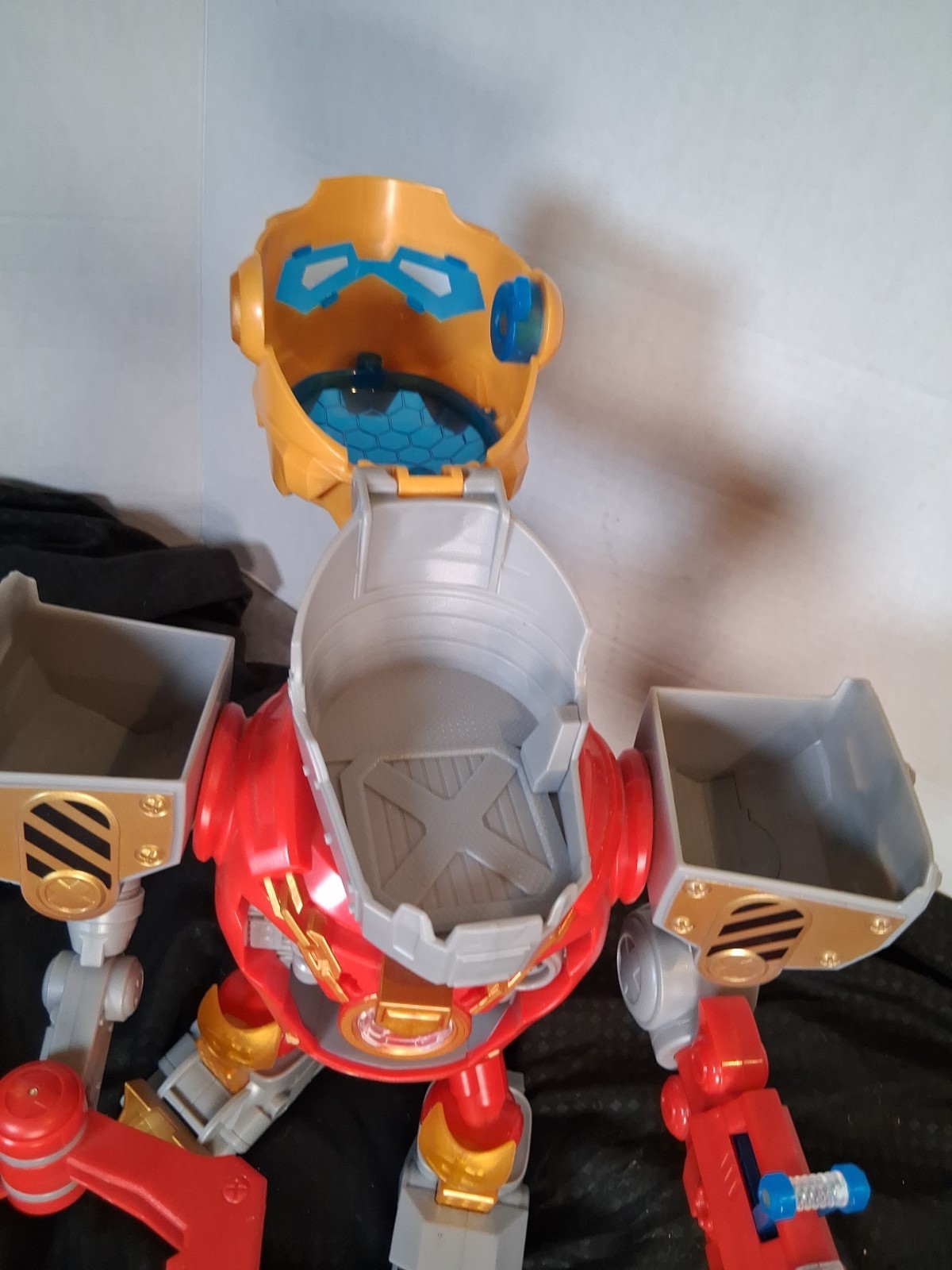Treasure X Robots Gold Mega Treasure Bot Incomplete Works