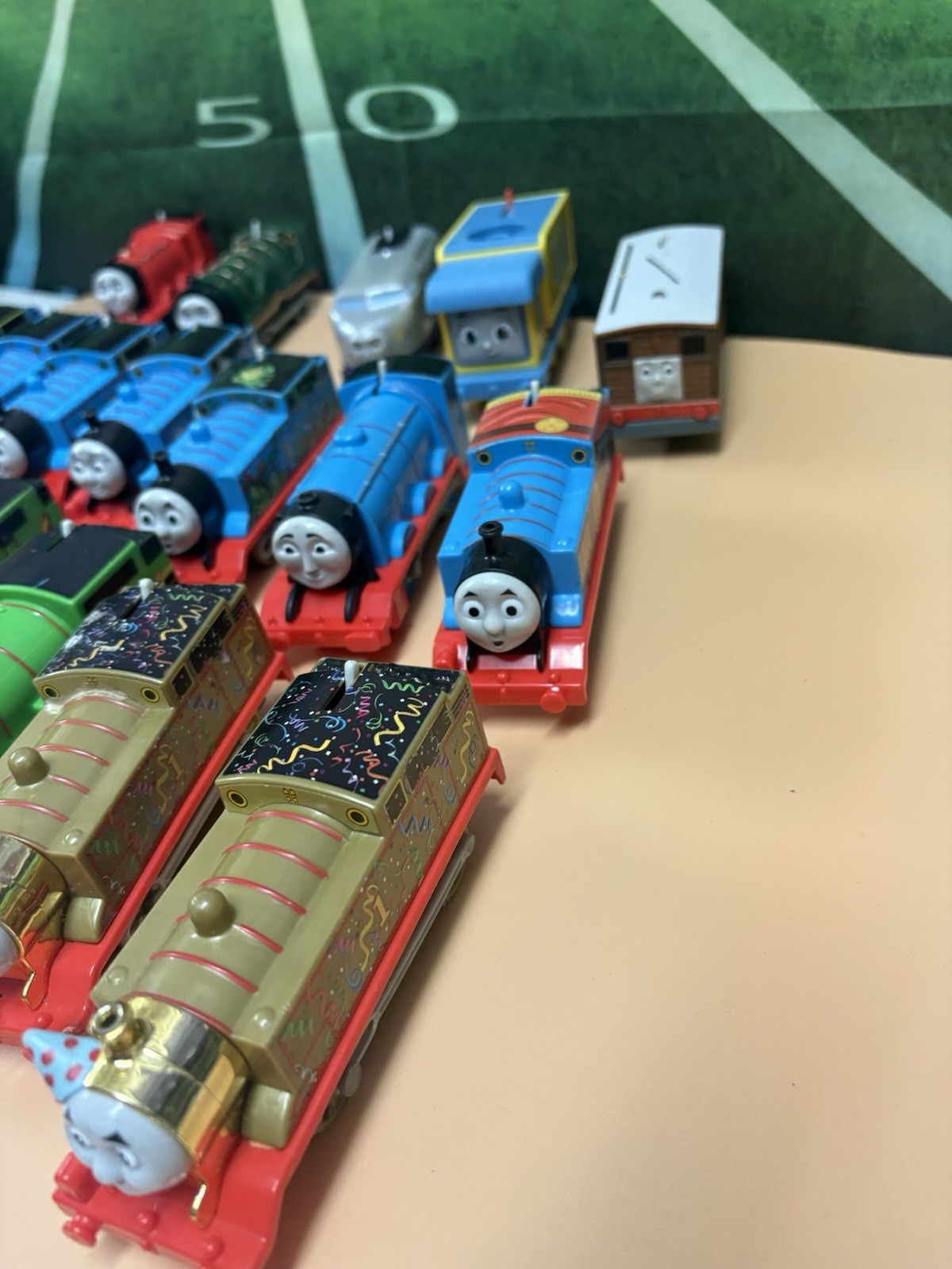 Thomas The Train & Friends Motorized HUGE Lot of Engines and Cargo 42pc Untested