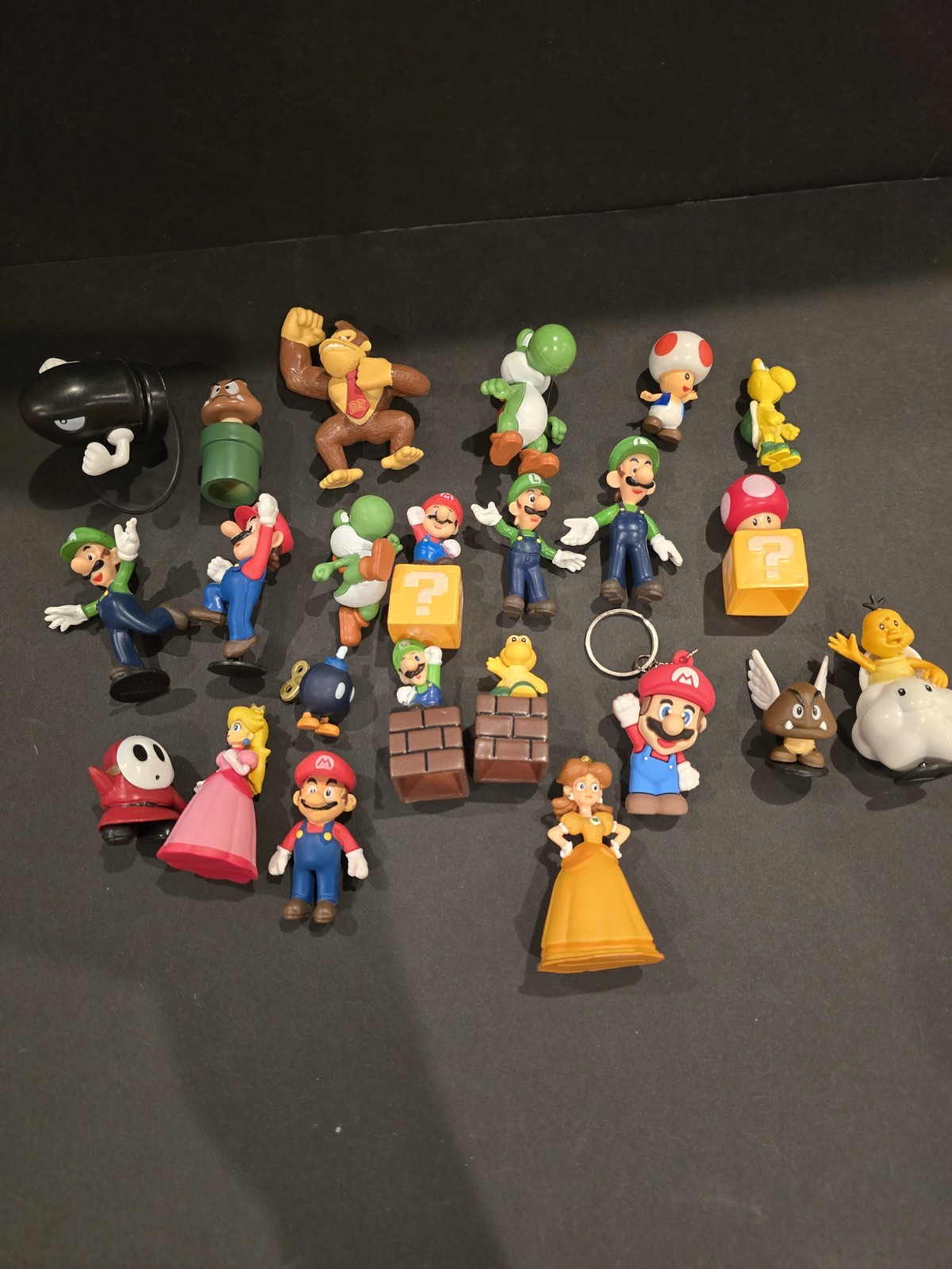 Super Mario Plastic Figurines Lot Of 23. 1&Prime;-2&Prime; Each