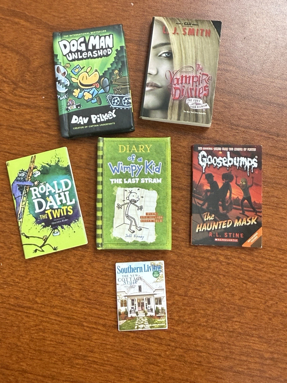 ZURU Mini Brands Books Lot Dog Man Wimpy Kid Goosebumps Roald Dahl Vampire