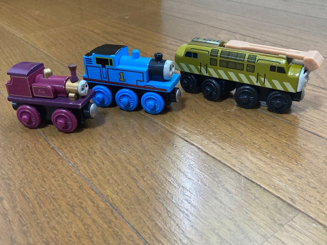 Thomas & Friends Wooden Thomas Train Set with Rails and Accessories Kit