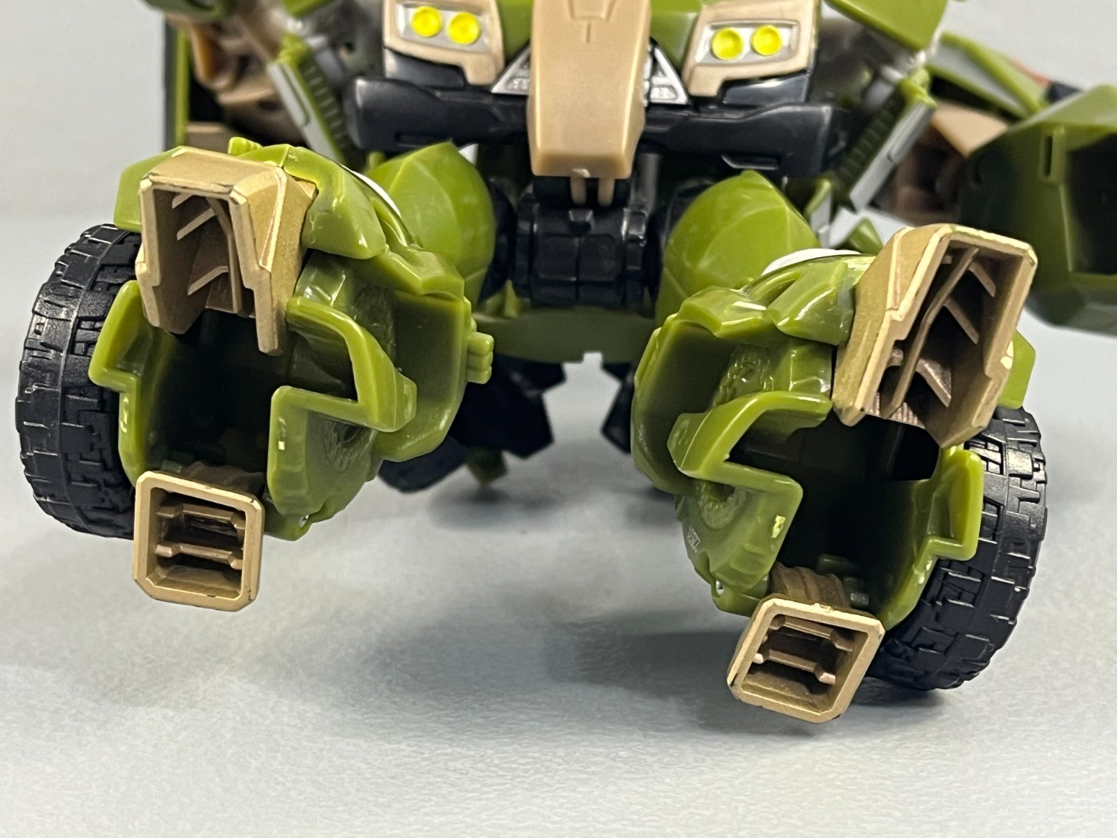 Hasbro Transformers Prime 2011 First Edition Voyager Class Bulkhead