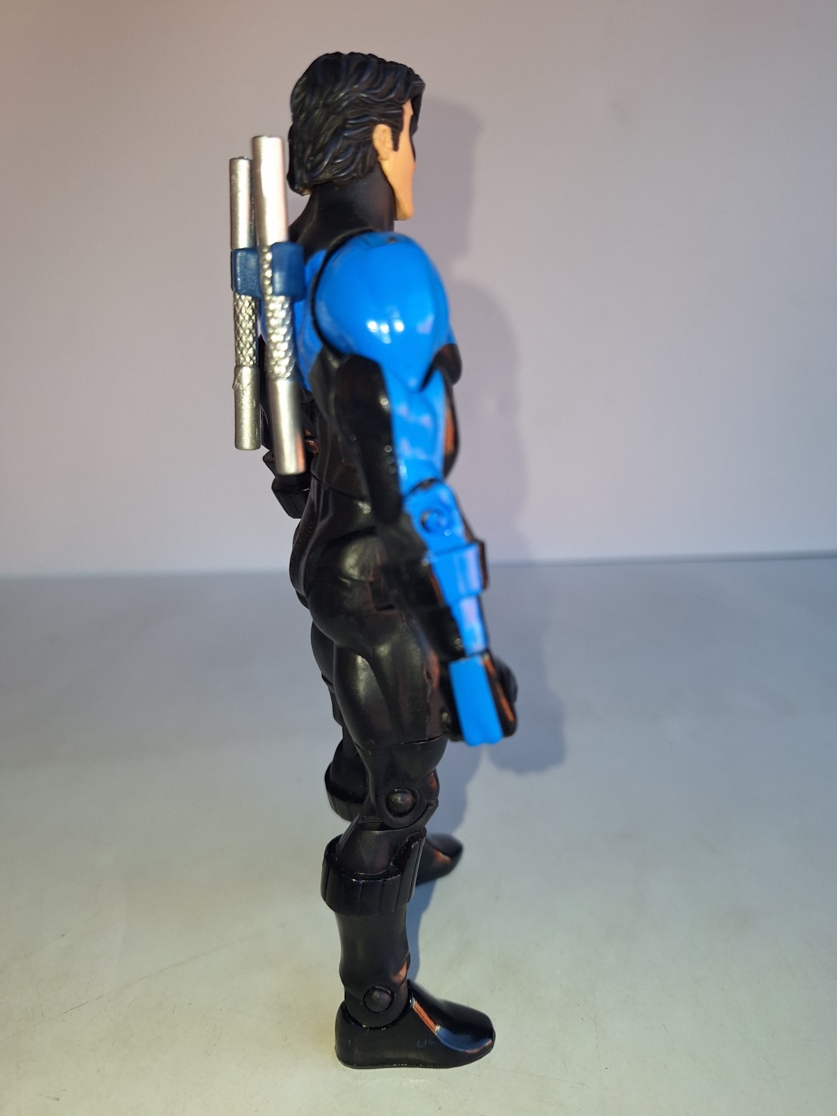 DC Universe Classics Nightwing With Weapons Read Description