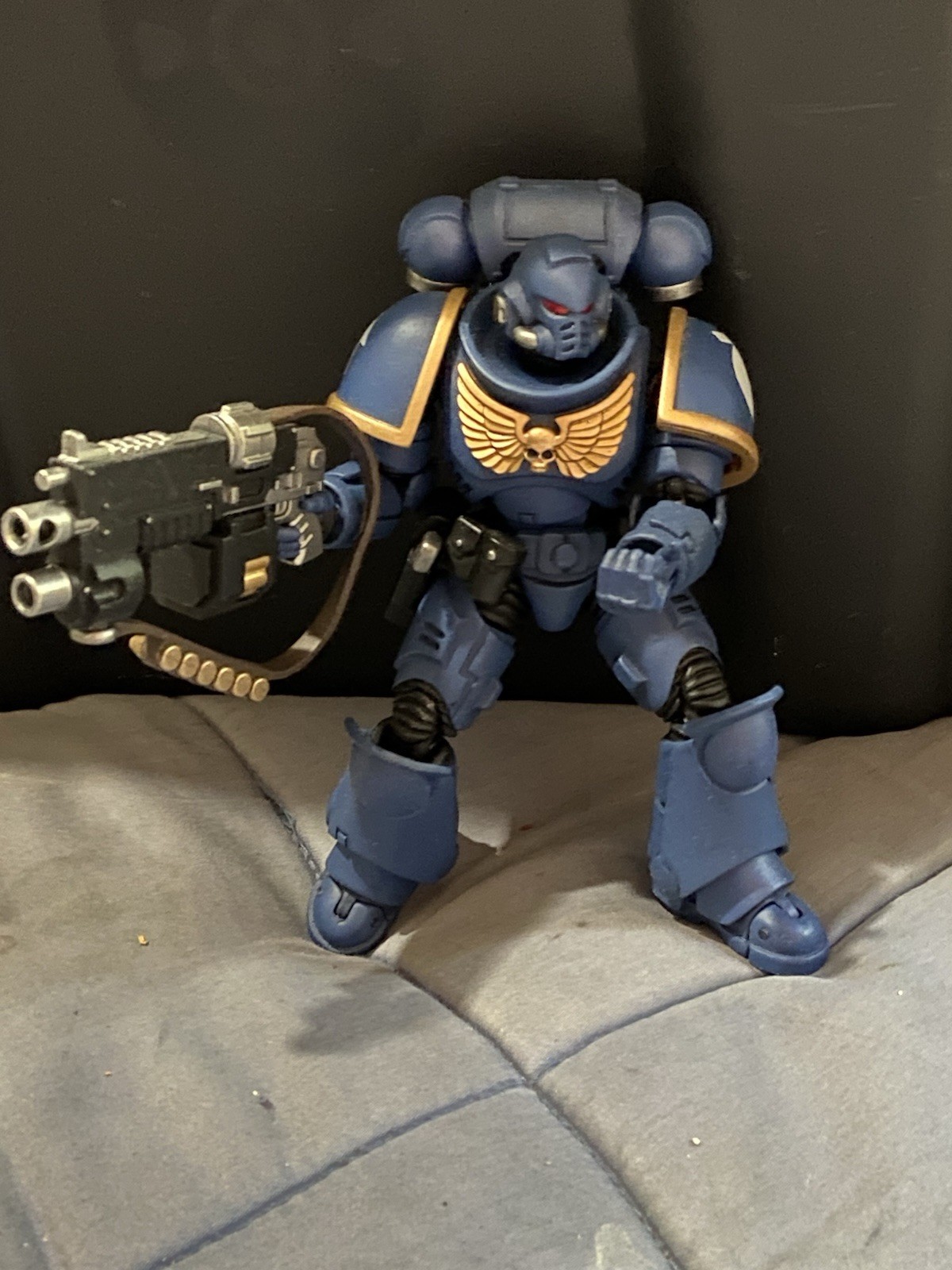Games Workshop Warhammer 40,000 Space Marine Action Figure Blue Gold Plastic