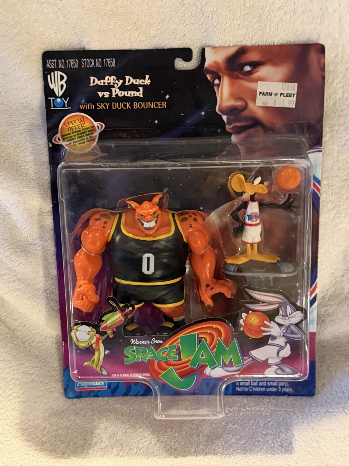Jordan’s 1996 Warner Bros Space Jam Daffy Duck vs Pound Figure NIB Sealed