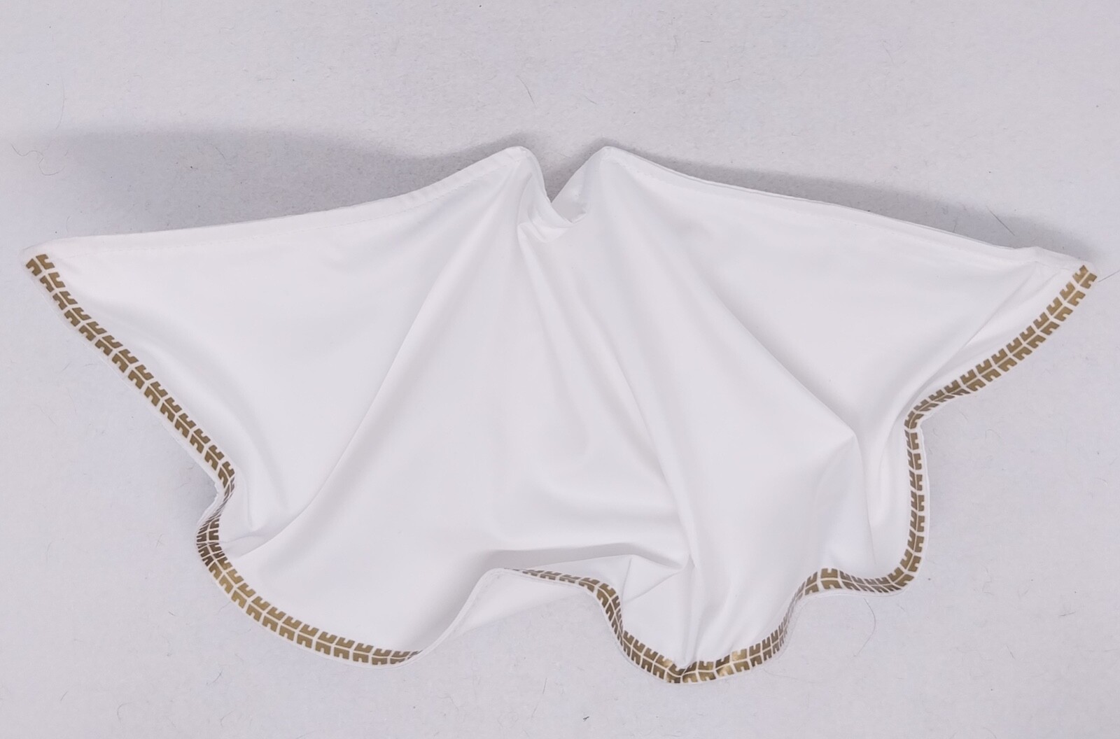 SU-MF-C-MVSZM: 1/12 Wired white cape with gold trim for McFarlane Movie Shazam