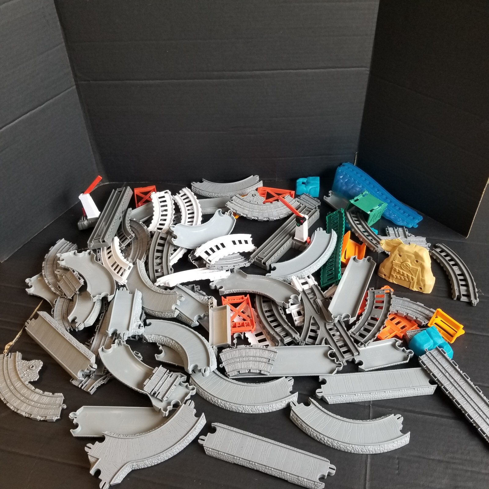 Large Lot of Thomas The Train Engine Trackmaster TOMY Track Accessories etc