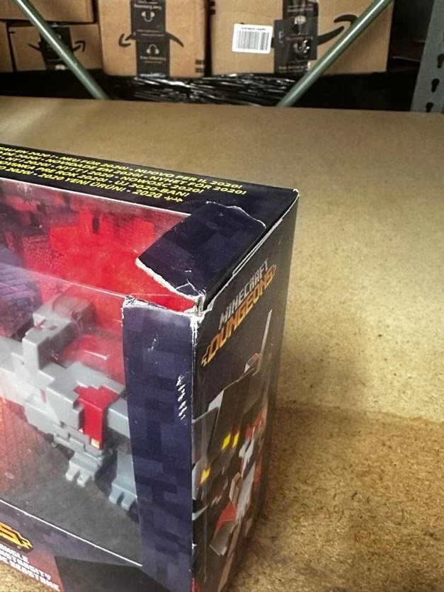 Minecraft Dungeons Redstone Monstrosity Mangle Battle Box 2020 NEW DAMAGED BOX