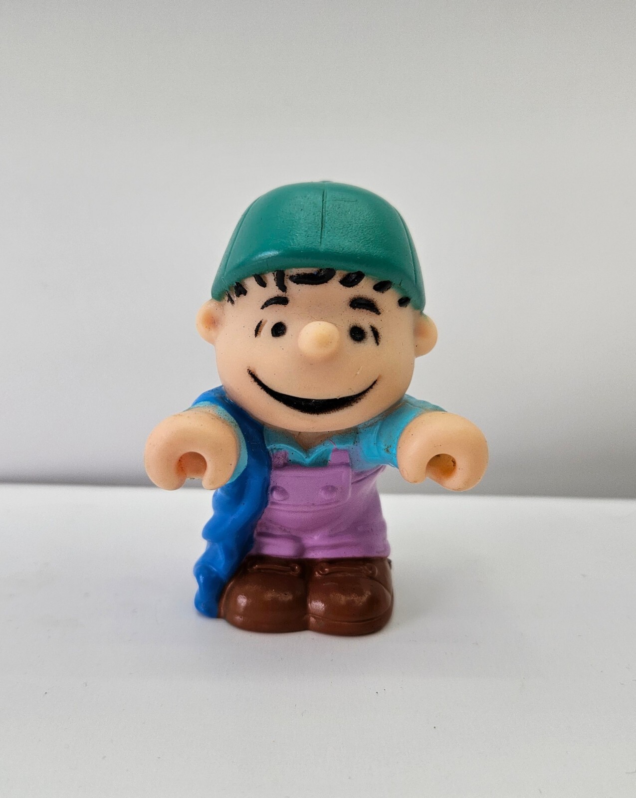 Linus Van Pelt Charlie Brown Figure 2.5 Inches Tall Peanuts Toy Cake Topper