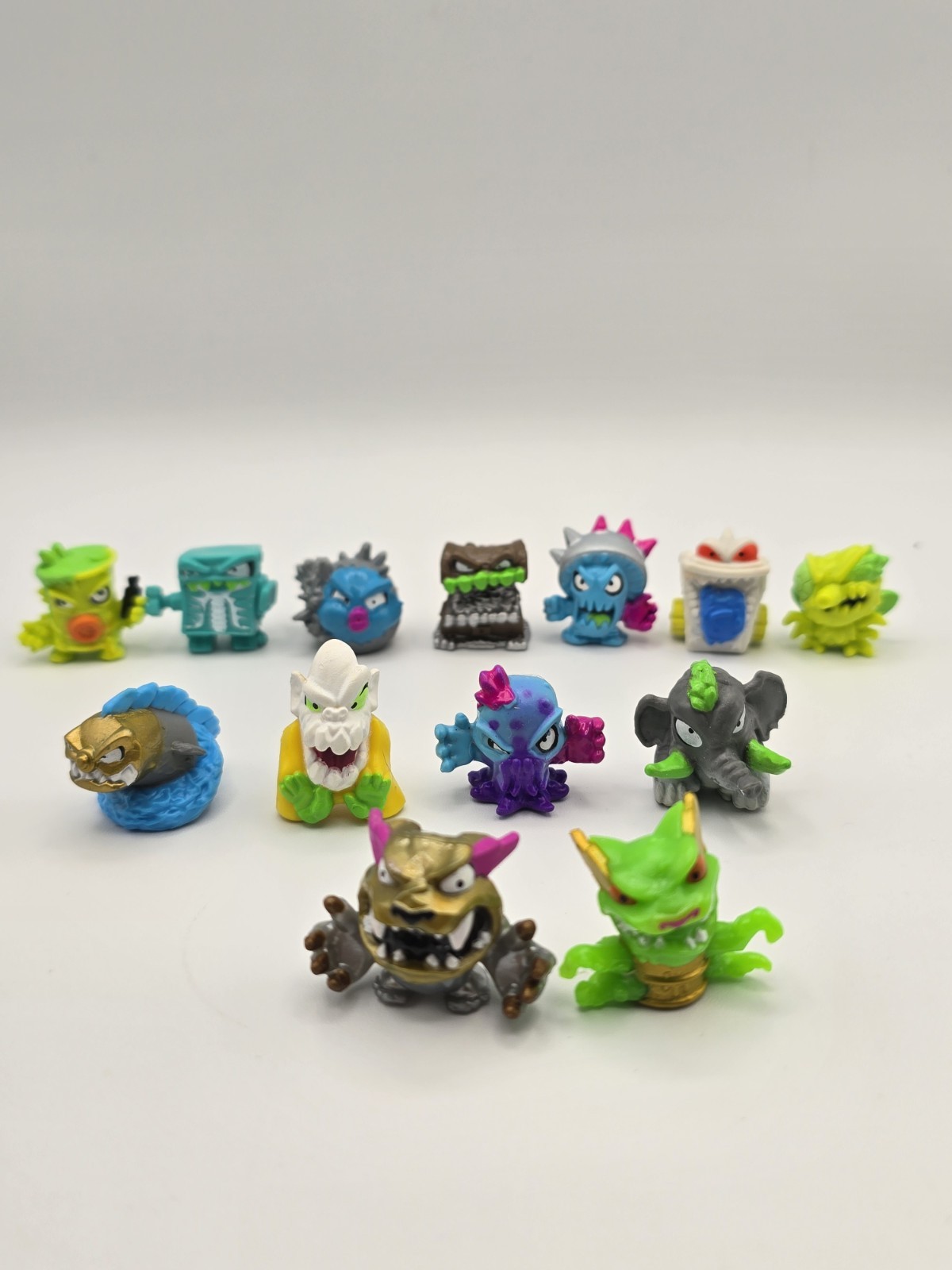 Mr Beast Lab Swarms Lot of 13 Figures Common , Ultra Rare Mix