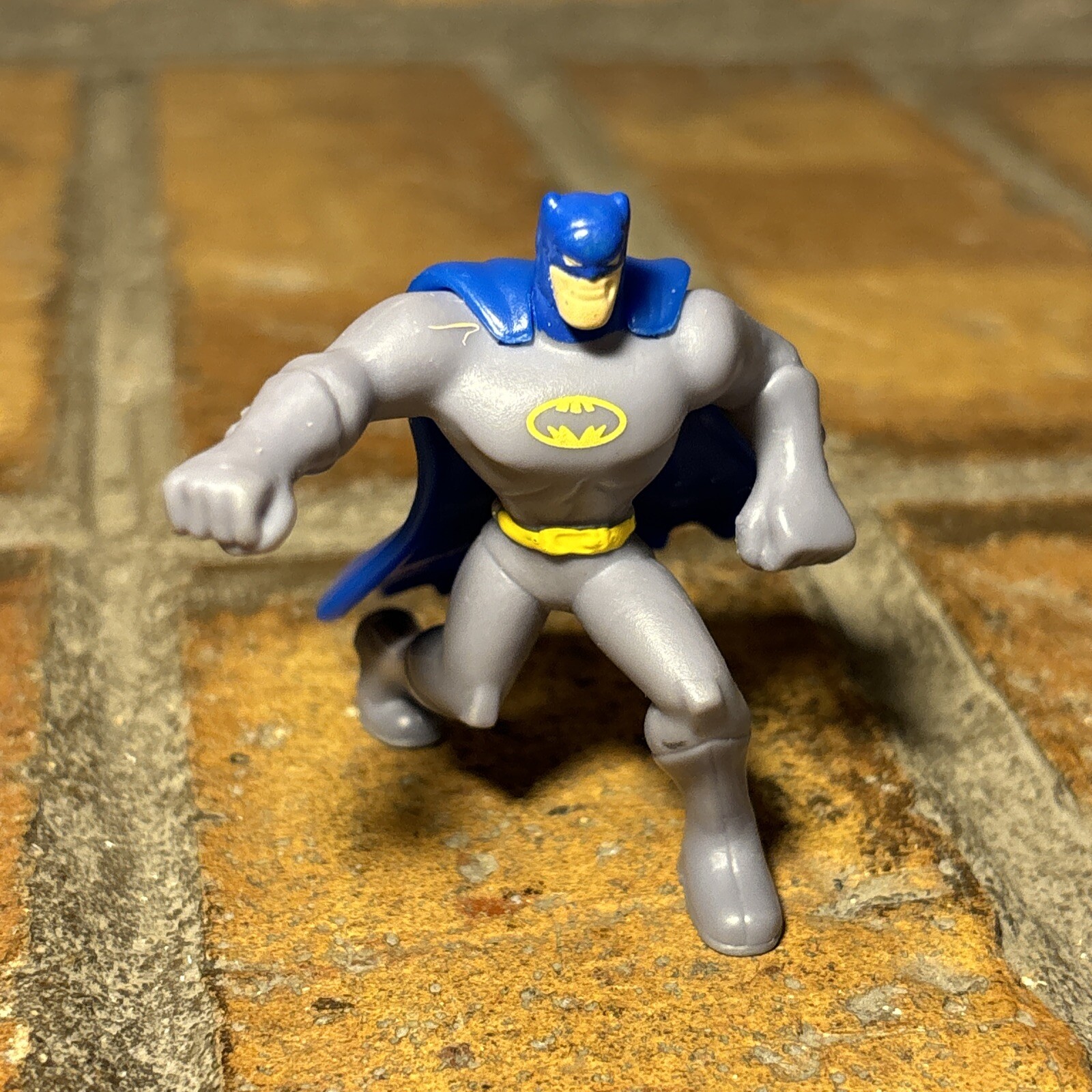 DC Comic ✅ Karate Chop Blue Batman ✅ McDonald&rsquo;s Happy Meal Toy 2011 Kneeling