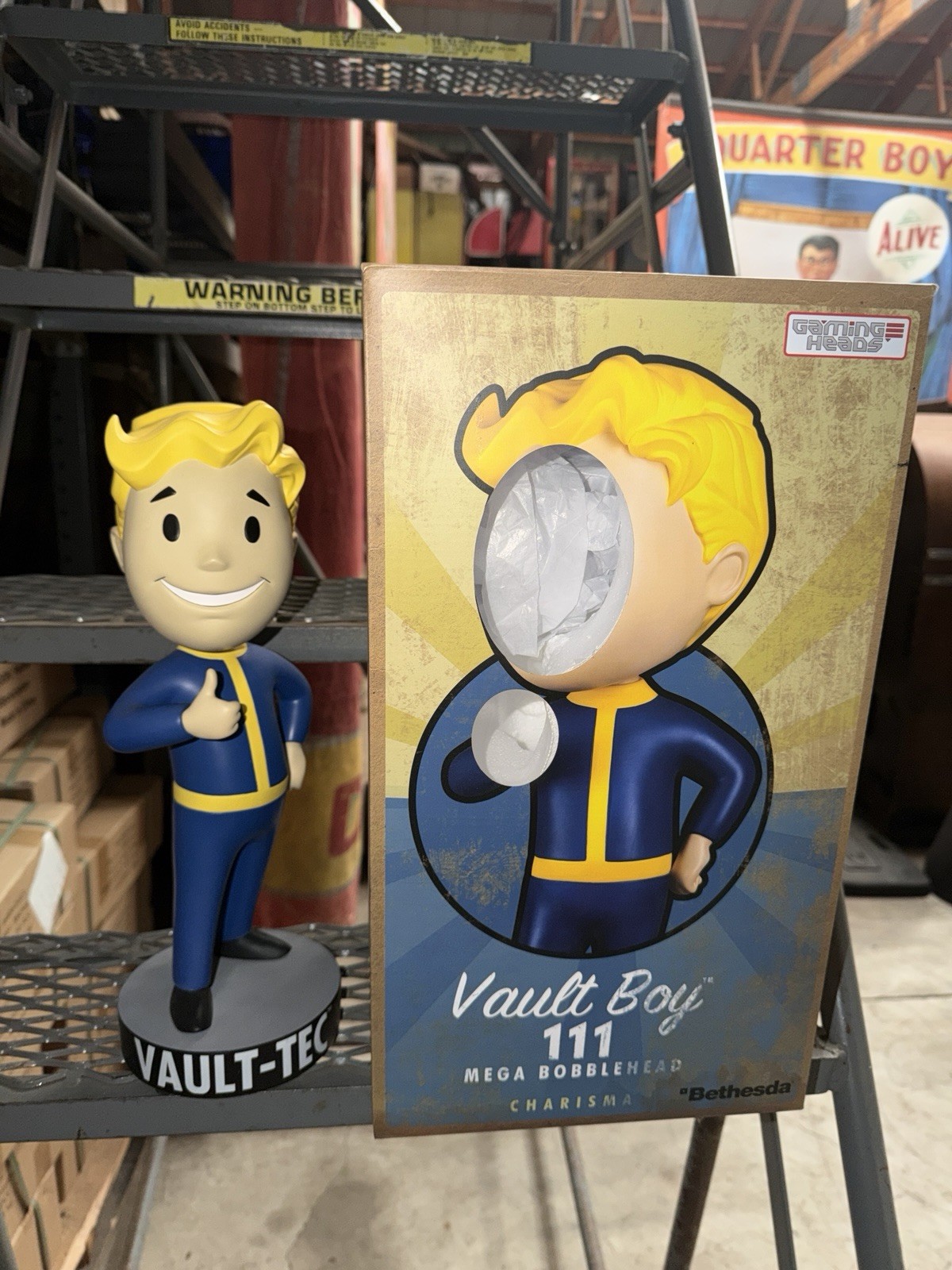 NEW HUGE 15&Prime; Fallout 4 Vault Boy CHARISMA 111 Mega Bobblehead Figure Gaming 76