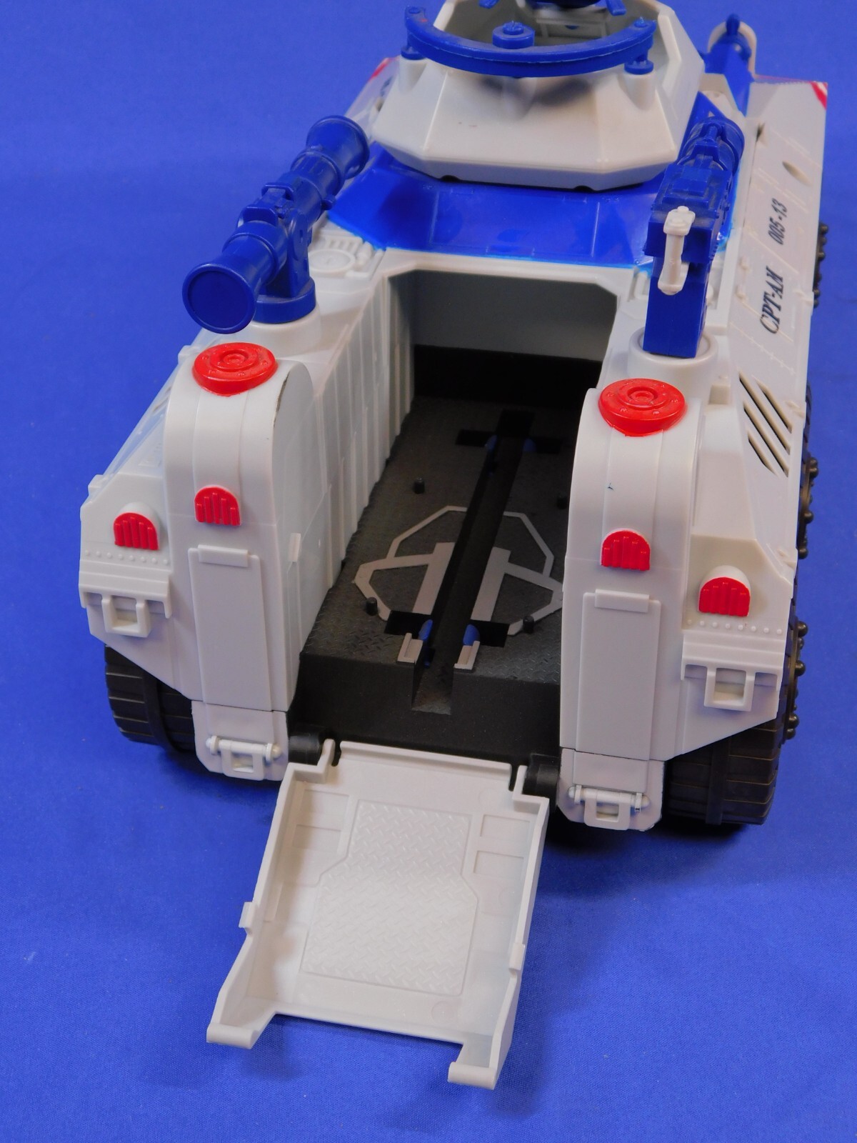 MARVEL STUDIOS CAPTAIN AMERICA FIRST AVENGER STRIKEFIRE TRANSPORT COMPLETE 2011