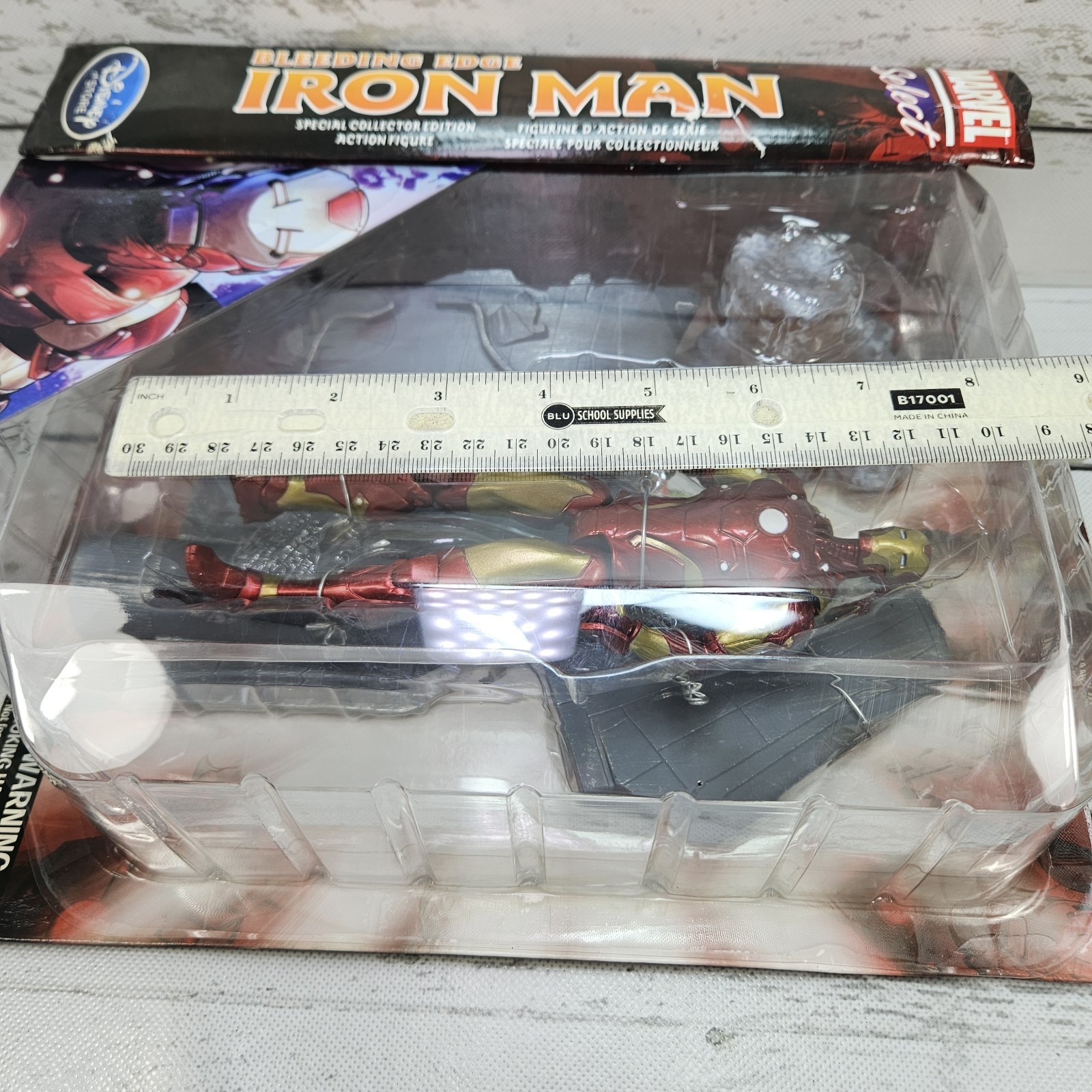 Diamond Select Marvel Select Bleeding Edge Iron Man 2014 7&Prime; Figure Box Damage