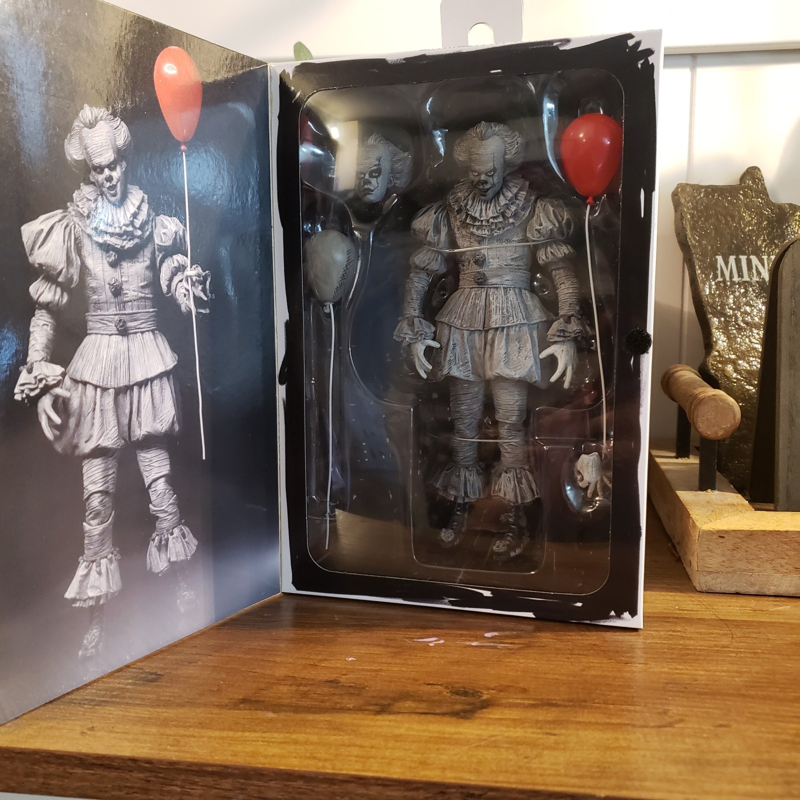 NECA IT PENNYWISE SDCC ETCHED BLACK & WHITE 7&Prime; ULTIMATE ACTION FIGURE NRFB NEW