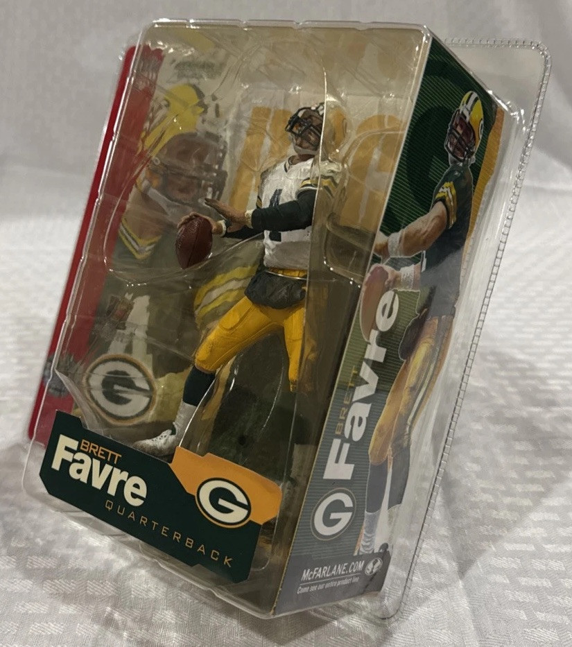 2002 McFarlane NFL Brett Favre Packers White Jersey Green Sleeves Variant