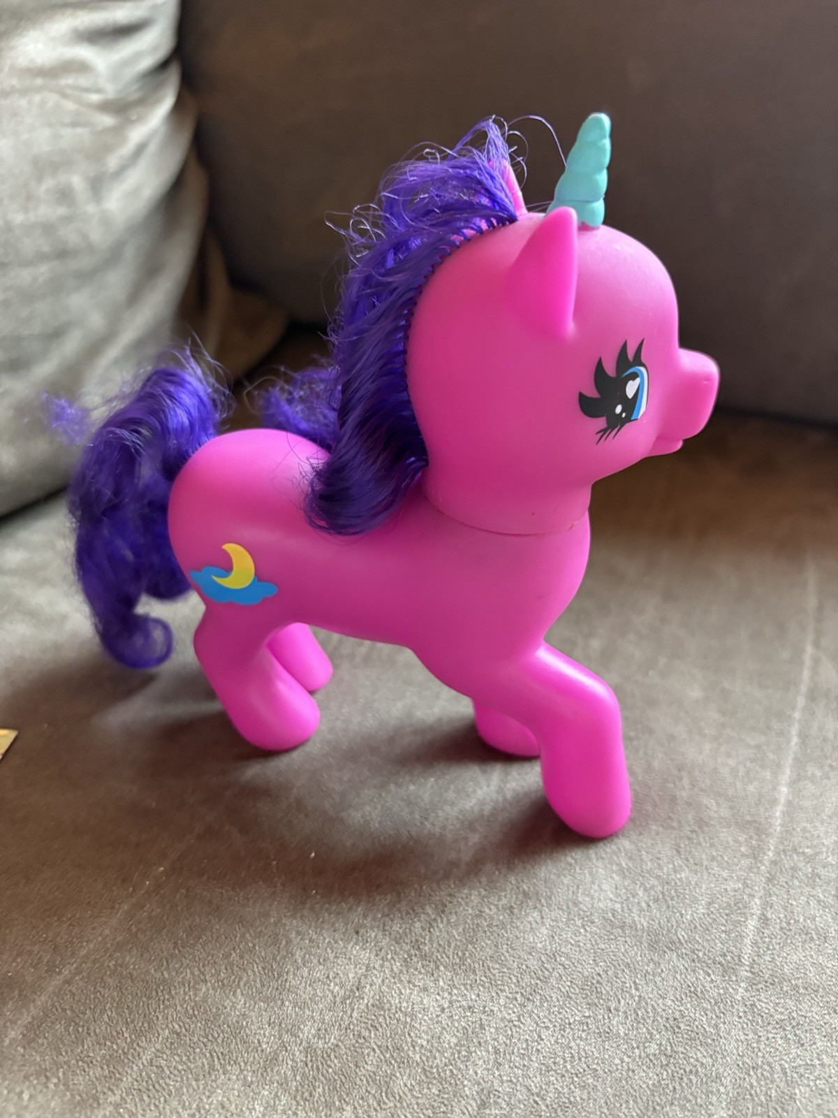 Gi- Go Toys Unicorn Pony Mold L-14-B2 Bright Pink Purple 7 1/2&Prime; Tall