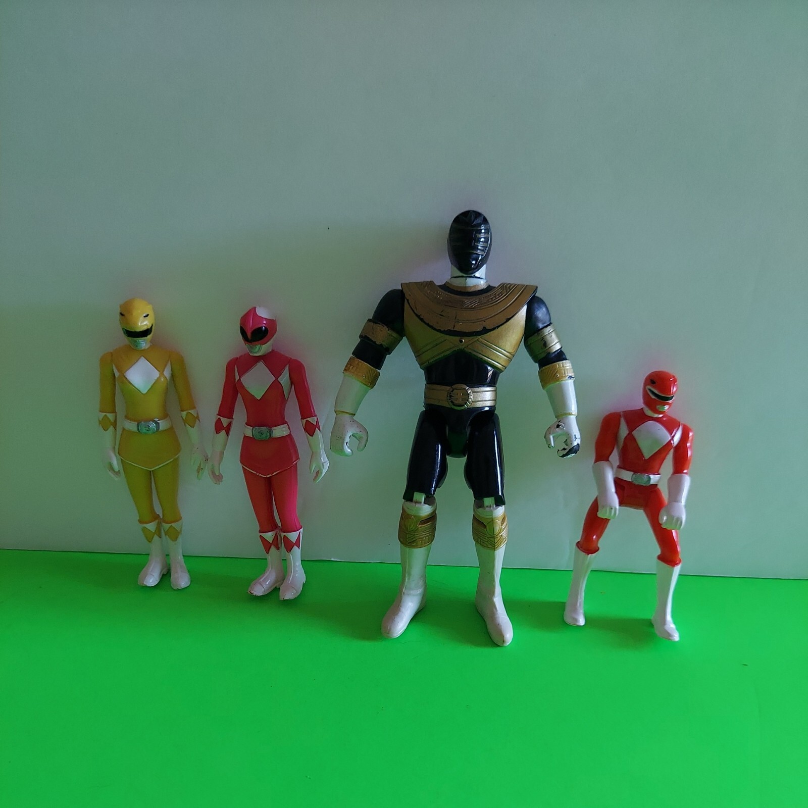 Power Rangers Zeo Staff Whirling Gold Ranger & Yellow, Pink & Red Rangers.