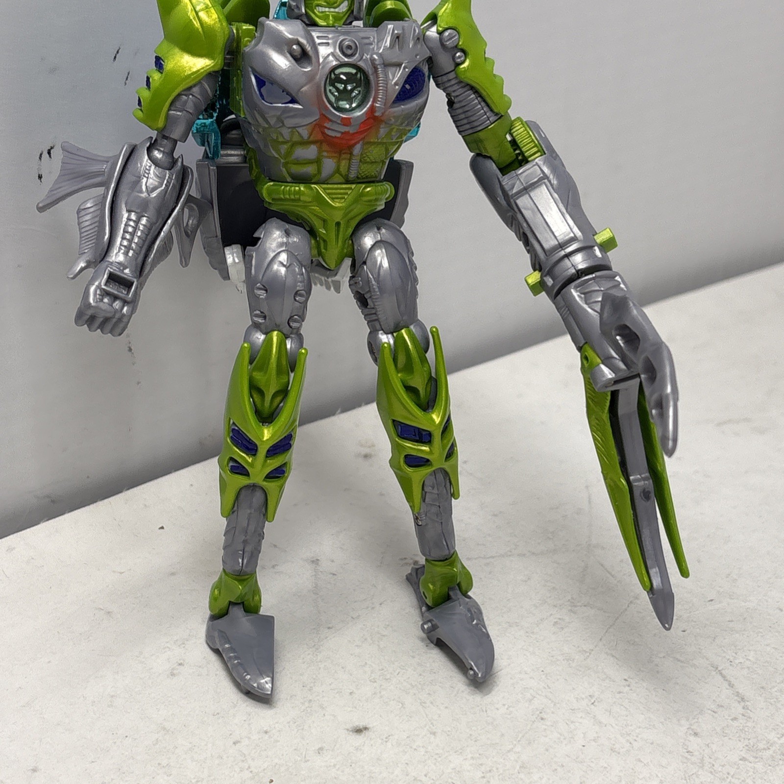 1998 Hasbro Transformers Beast Wars BW Transmetals 2 CYBERSHARK Incomplete