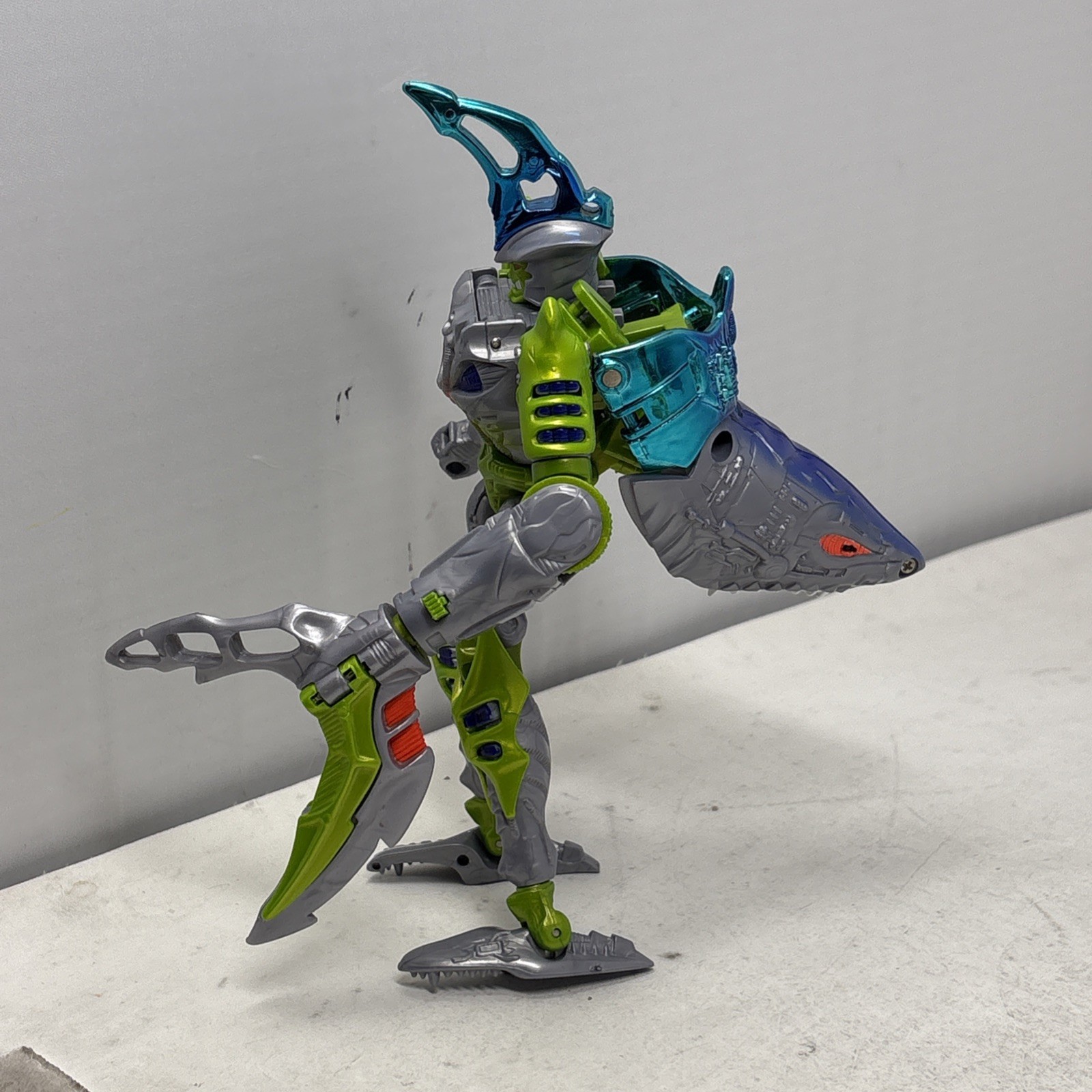1998 Hasbro Transformers Beast Wars BW Transmetals 2 CYBERSHARK Incomplete