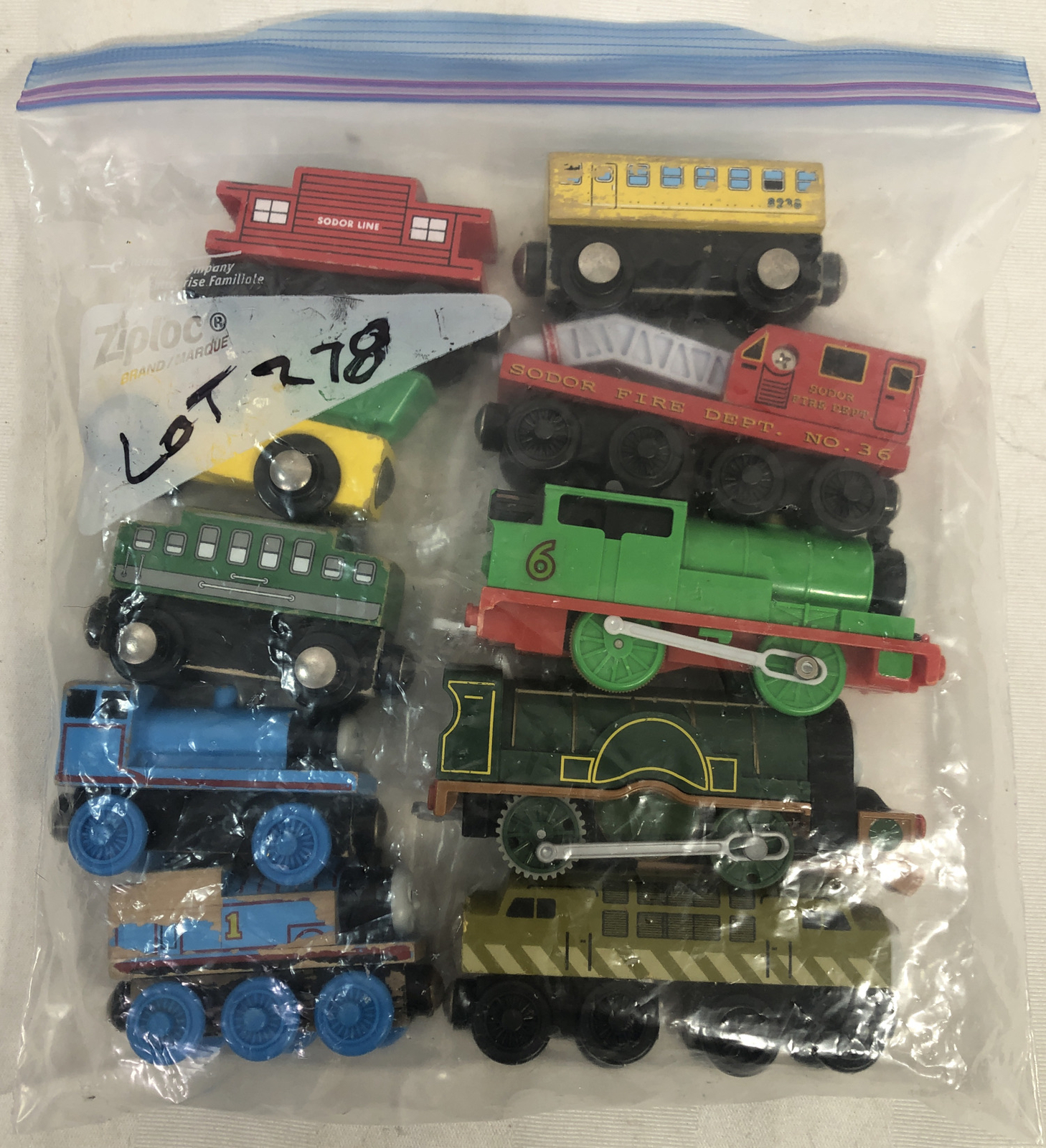 Thomas The Train & others mixed Tracks And Accessories 10 Pieces