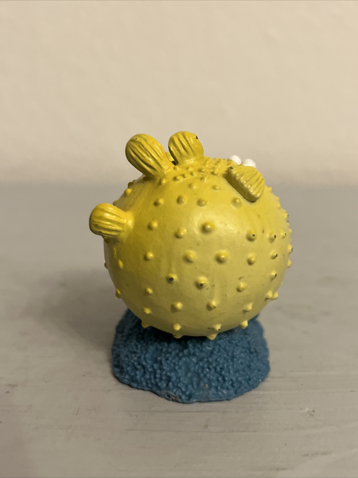 FINDING NEMO DISNEY CHARACTER 2”PUFFER FISH FIGURE TOY (PRE-OWNED)