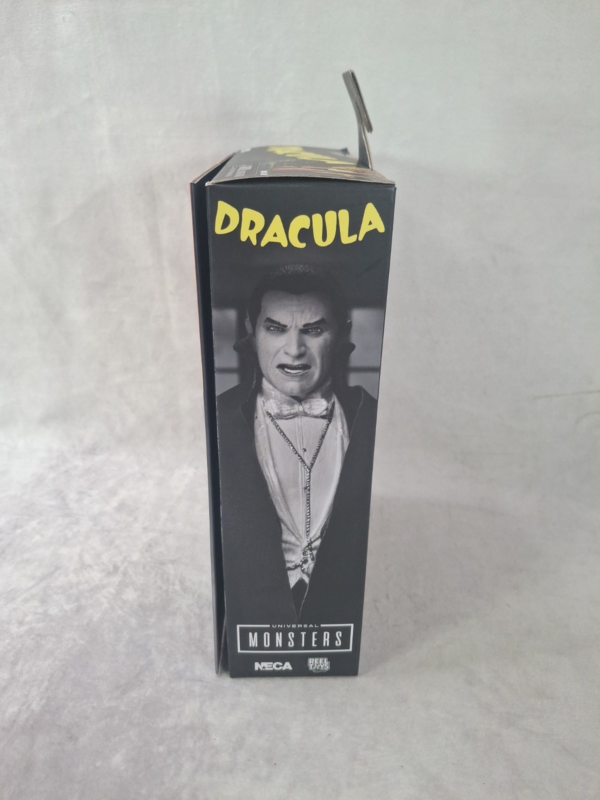 NECA Universal Monsters – Ultimate Dracula 7&Prime; Action Figure