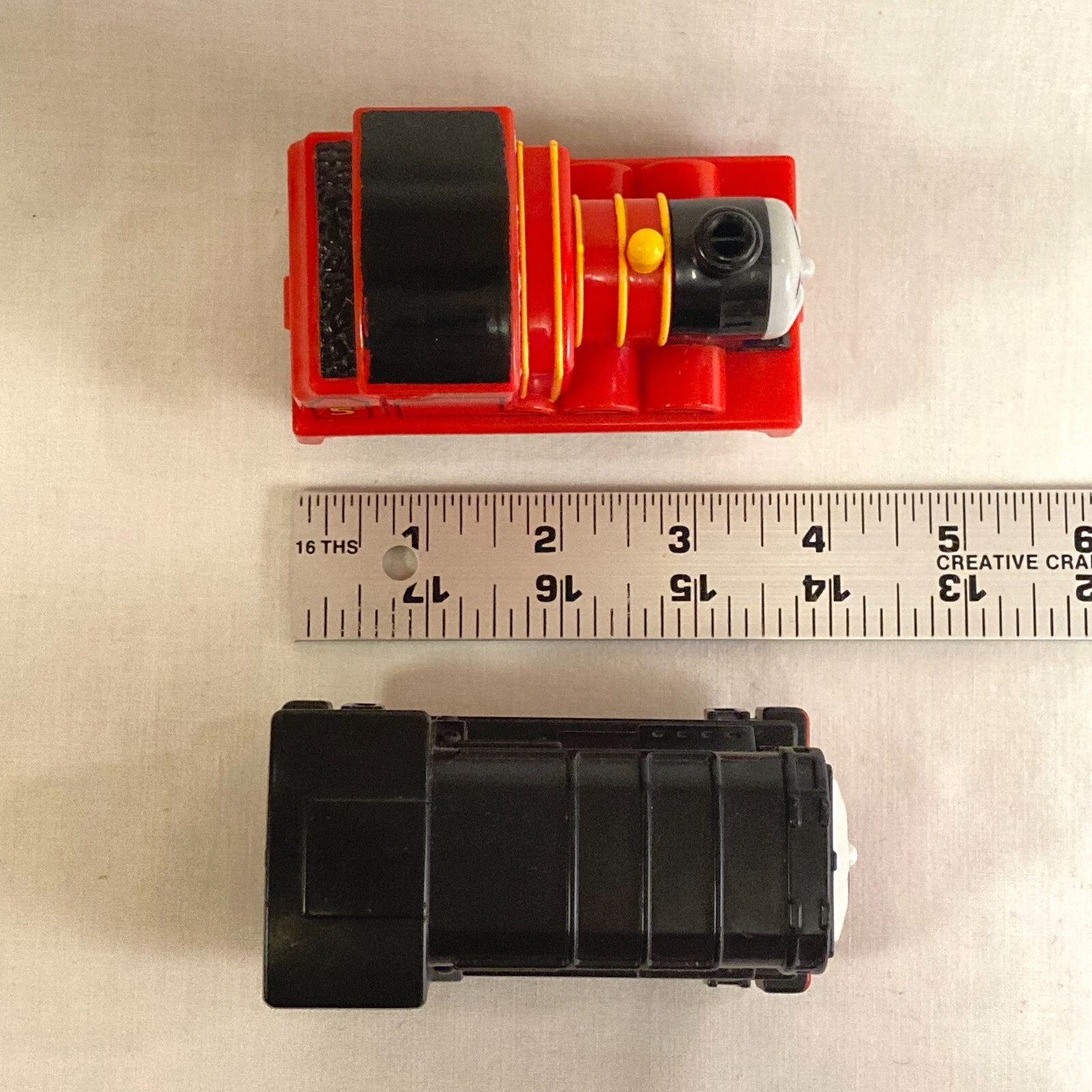 Thomas the Train Pull Back James Mattel 2009 and Plastic 4&Prime; Diesel 2011 Lot of 2