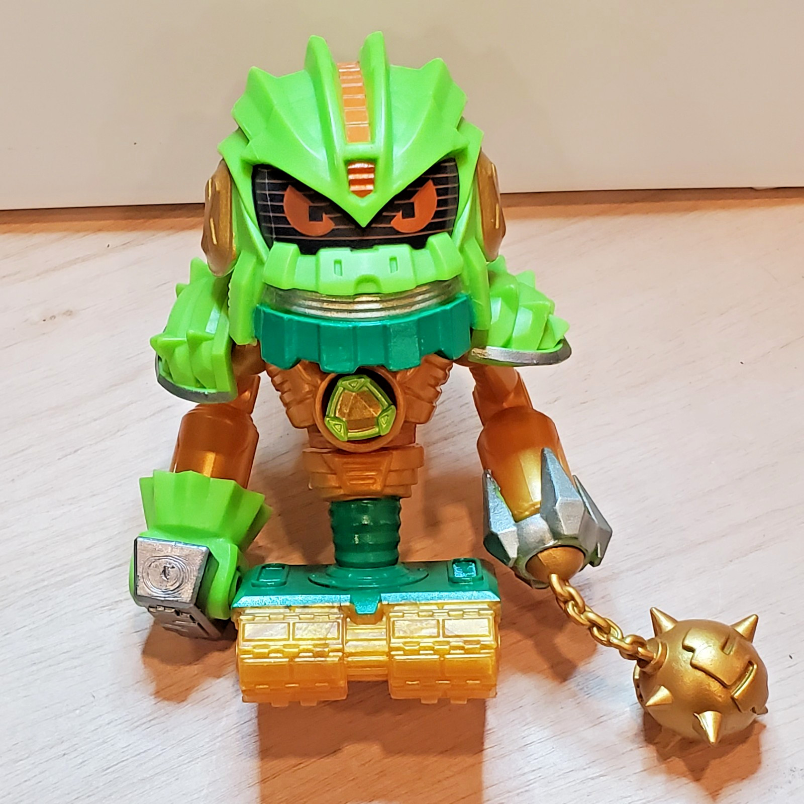 Treasure X Robots Gold Green 5” Goldiator Weapons Moose Toys Collectible
