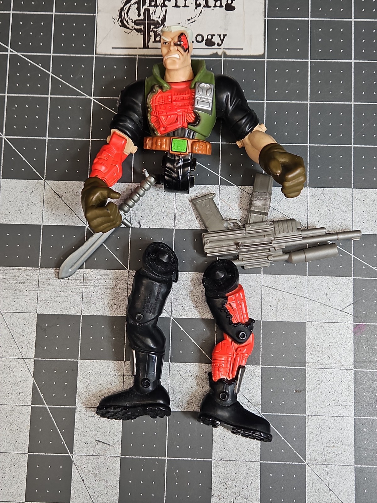 Small Soldiers BATTLE DAMAGE CHIP HAZARD 6&Prime; Figure original 1998 With Weapons
