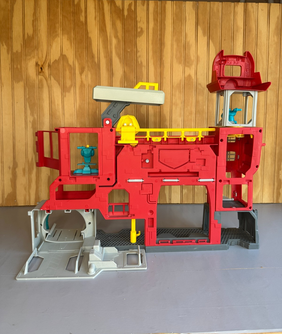 Transformers Rescue Bots Griffin Rock Firehouse Playset 2015