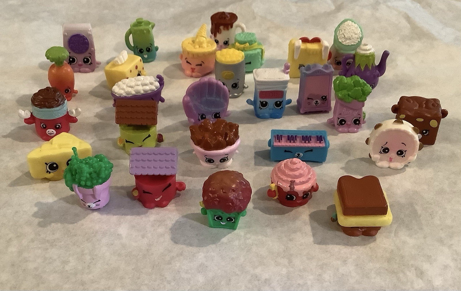 Shopkins Set 23 Random From Various Different Seasons (93ia)