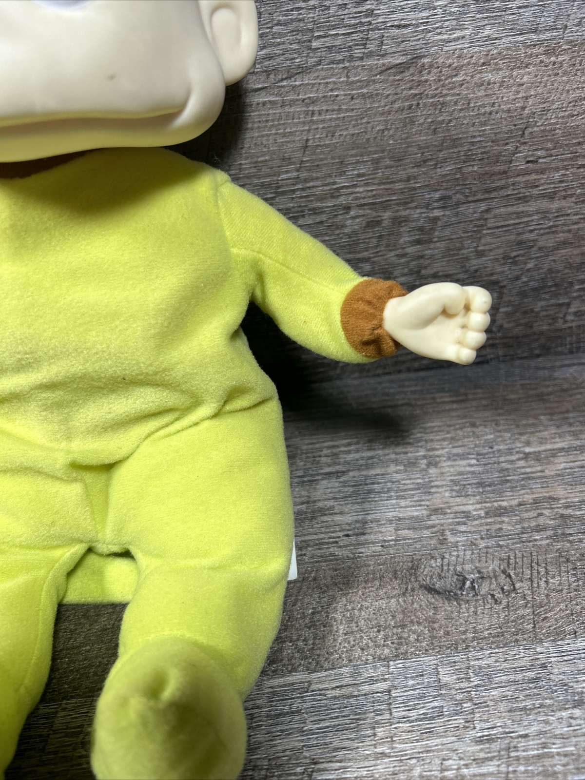Vintage 1998 Mattel Rugrats Crying Dil Pickles Green Pajamas Plush Plastic Doll