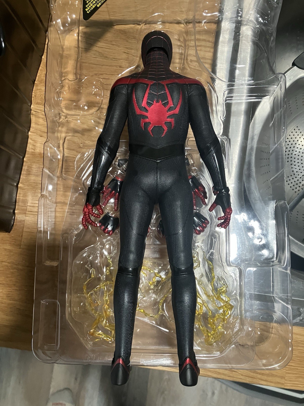Hot Toys Spider-Man Miles Morales VGM46 + DISNEYLAND W.E.B. Sweater/Backpack