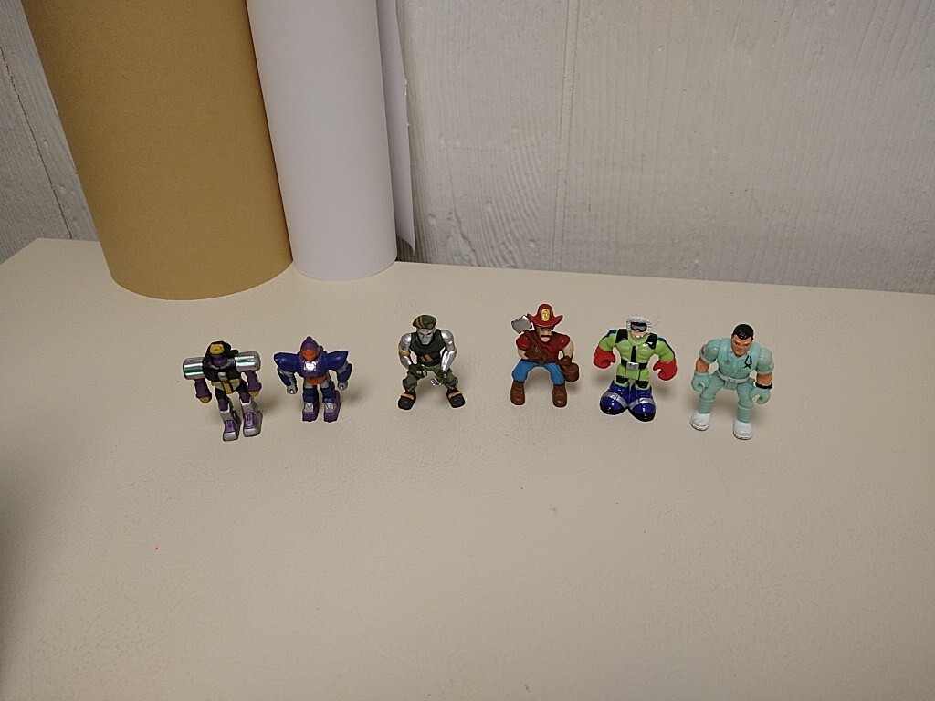 Mixed Lot Of 2-in Action Figures 7/2/24 M