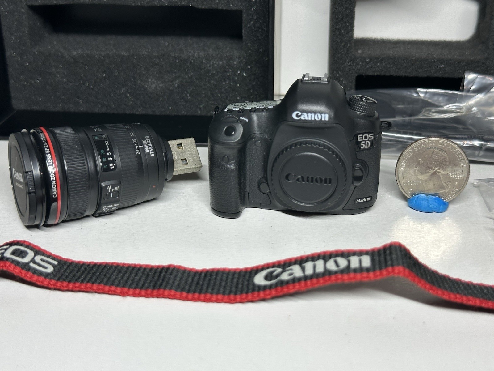 Canon Miniature Camera EOS 5D Mark III EF24-105mm F4L IS USM 8GB USB Flash Drive