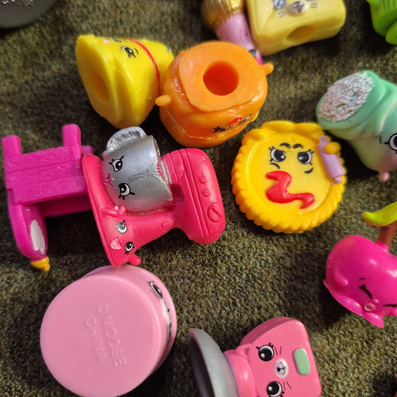 Shopkins Lot Of 83 Random Characters Furniture Baskets, Vehicle