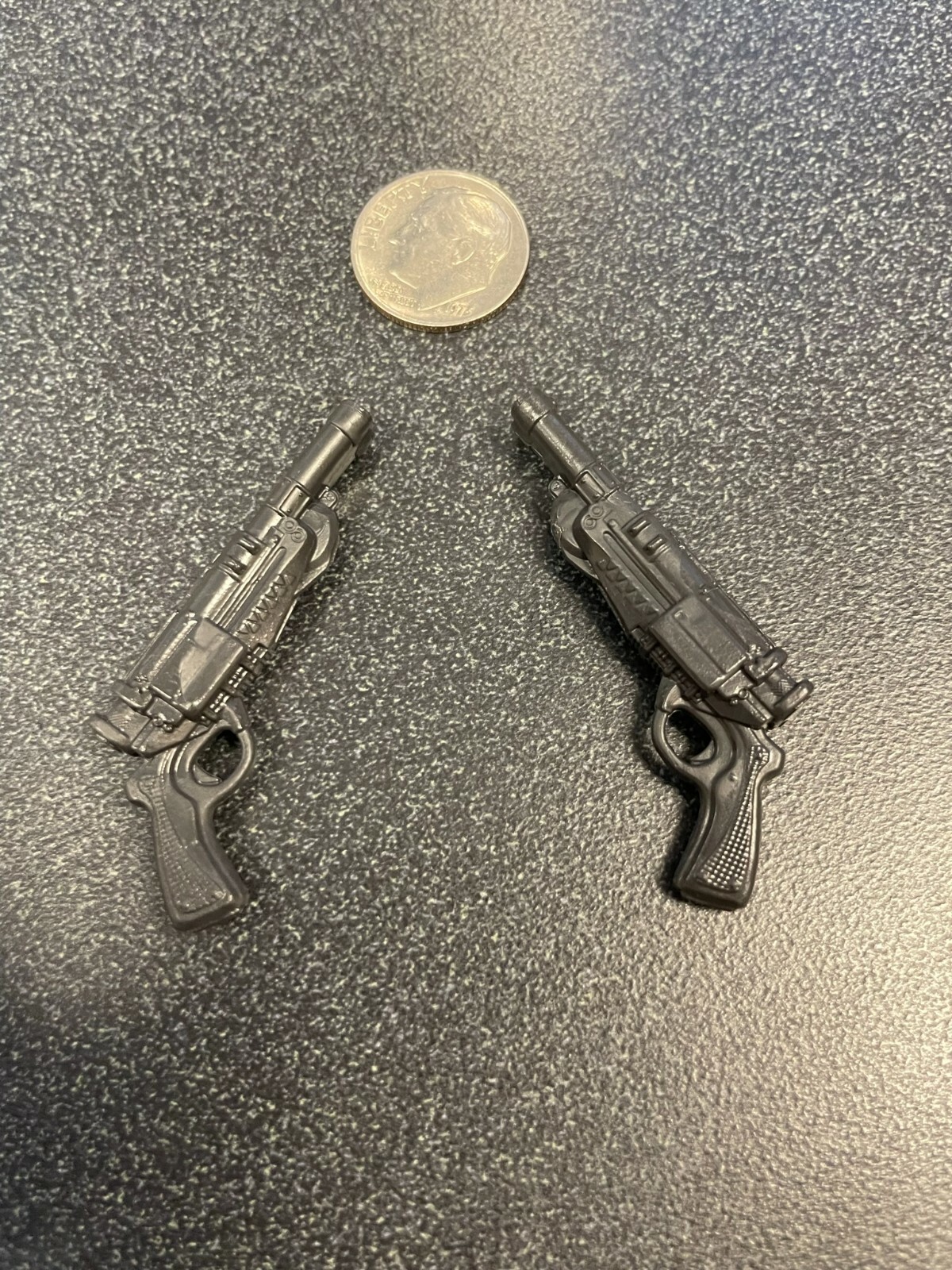 Marvel Legends 6&Prime; SCALE CROSSBONES PISTOLS ONLY (MINT) (CRIMSON DYNAMO)(BLACK)