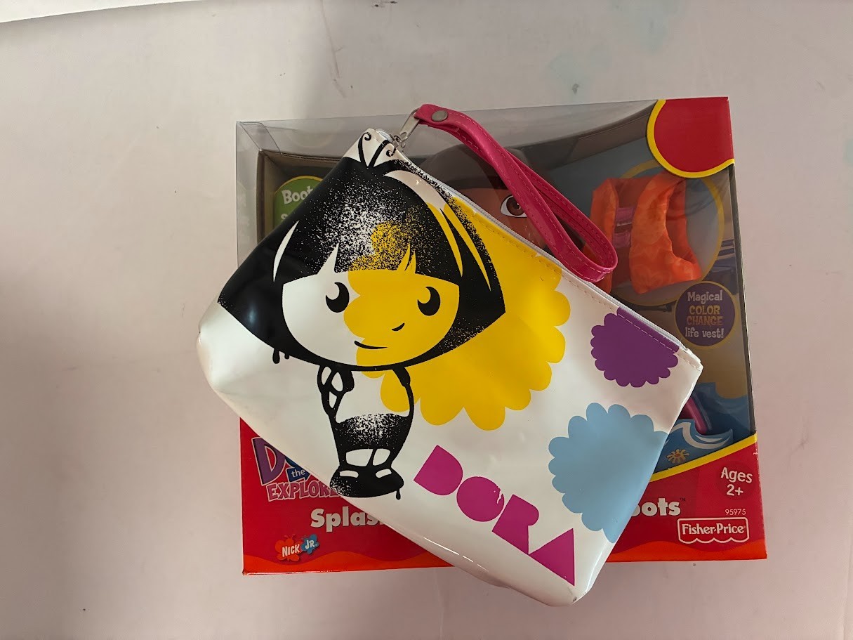 Dora the Explorer Splash Around Dora & Boots with bonus purse *NEW*