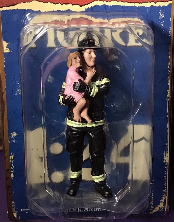 AMERICAN DIORAMA FIREFIGHTER SAVING LIFE WITH BABY 1/24 SCALE FIGURE