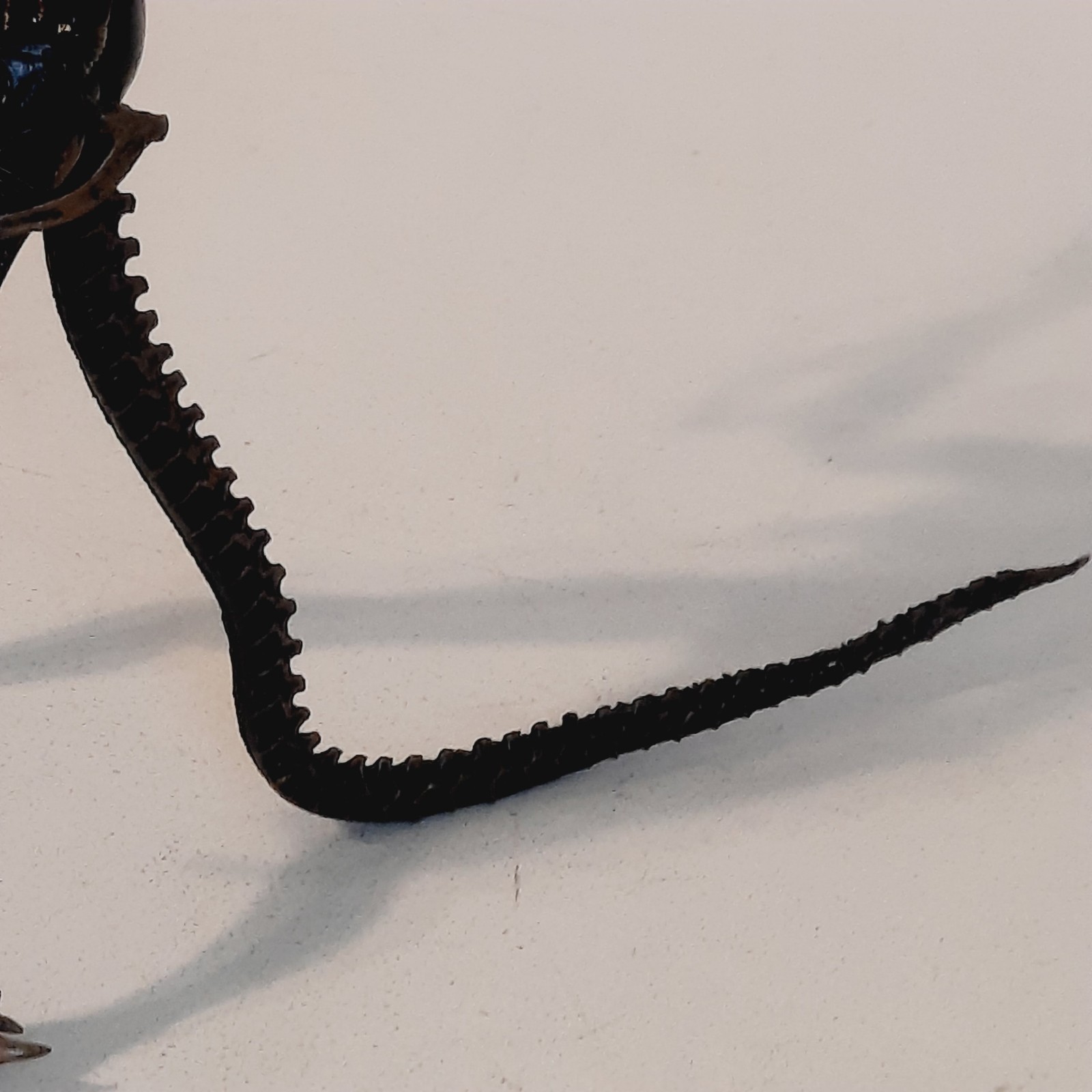 NECA Ultimate Alien Brown Xenomorph Warrior 9&Prime; Action Figure with Pod