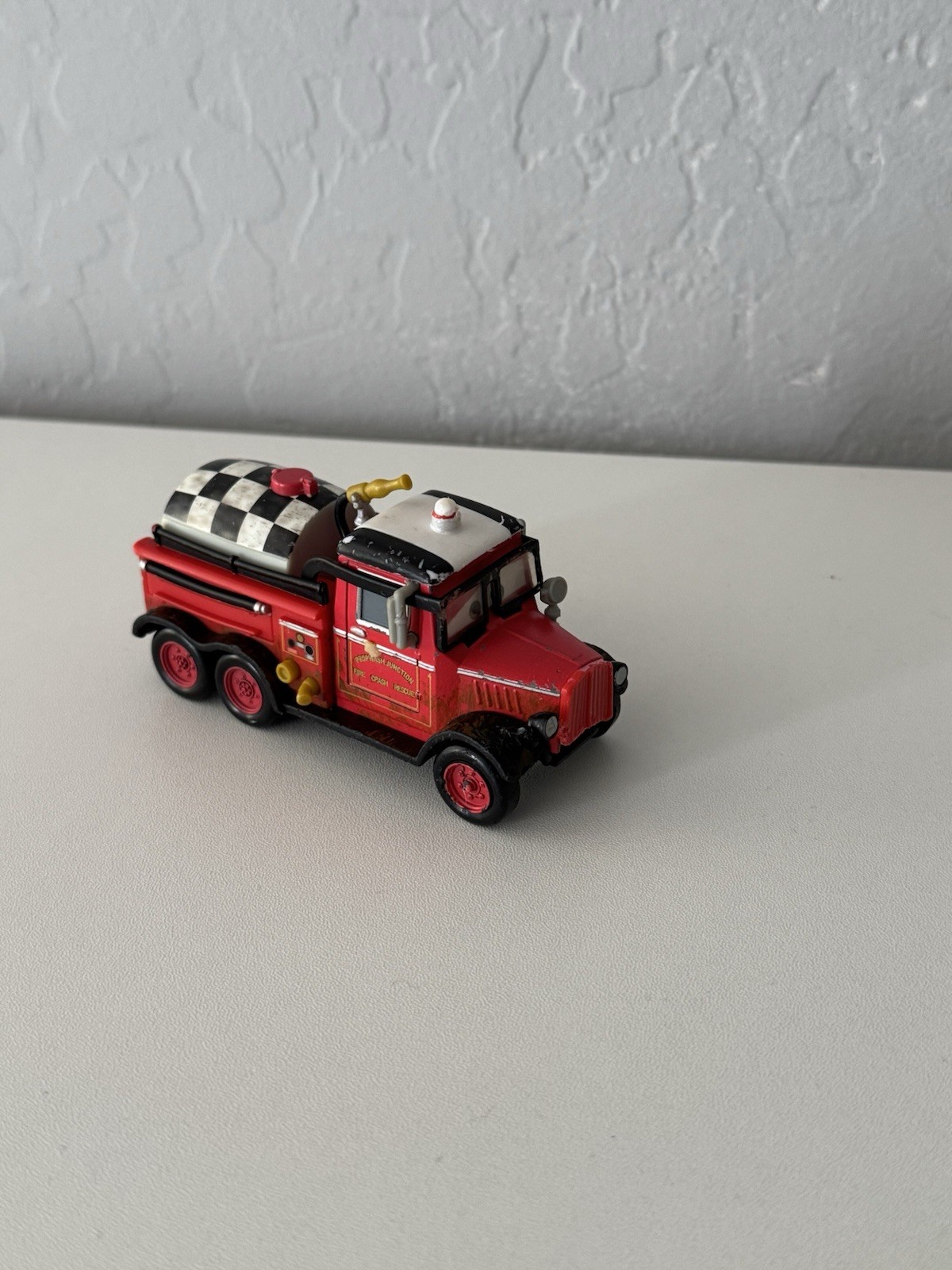 Disney Pixar Planes 2 Fire & Rescue Mayday Fire Truck Toy diecast