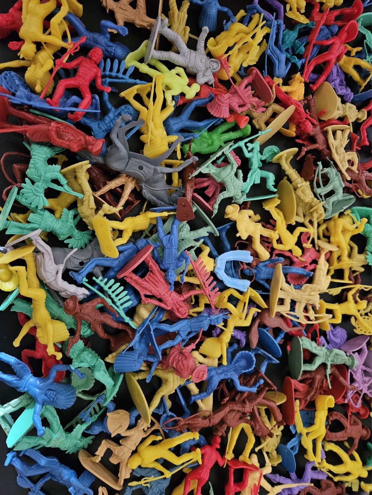 Cowboys And Indians Toy Lot Of 175 Pcs 2&Prime; Plastic Figures Western Action Figures